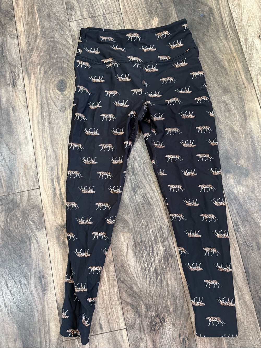 Victoria’s Secret Cheetah Black Leopard Print Leggings size Medium